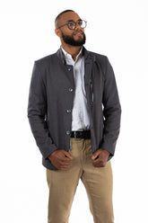 abrigo emiliano gris detalle botones y textura