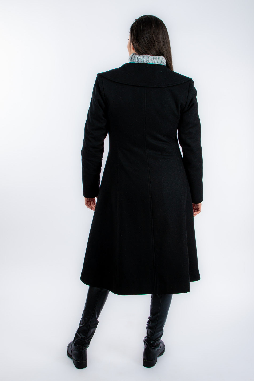 Abrigo Milka Negro – Elegancia que trasciende temporadas