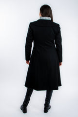 Abrigo Milka Negro – Elegancia que trasciende temporadas